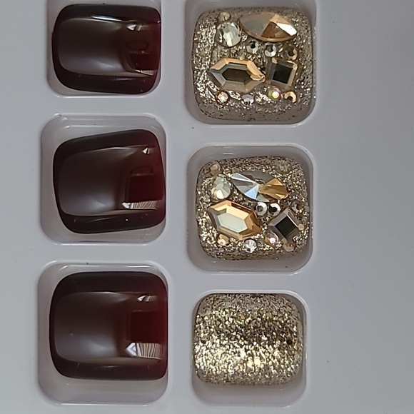 2/$16 3D Rhinestone & Glitter Press on Toenails - Picture 1 of 12